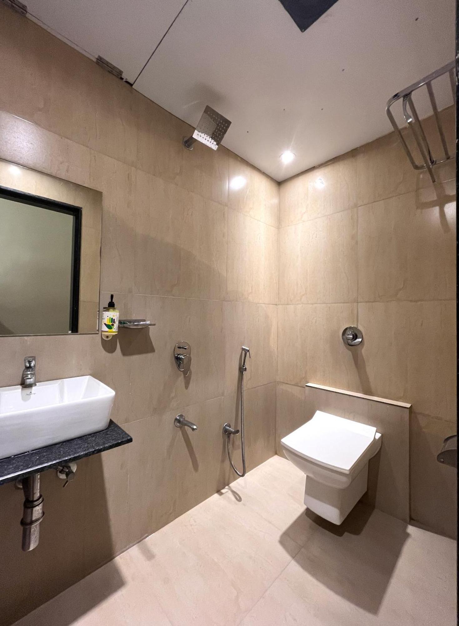 Hotel Bkc Prime - Near Us Consulate มุมไบ ภายนอก รูปภาพ